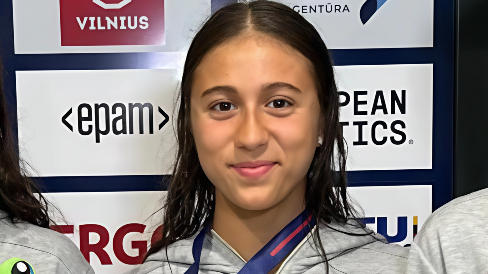 La nuotatrice Lucrezia Domina ha brillato agli Europei juniores conquistando un argento individuale nei 400 stile, confermando il talento italiano nel nuoto giovanile. A soli sedici anni, le aspettative per il suo futuro sono alte.