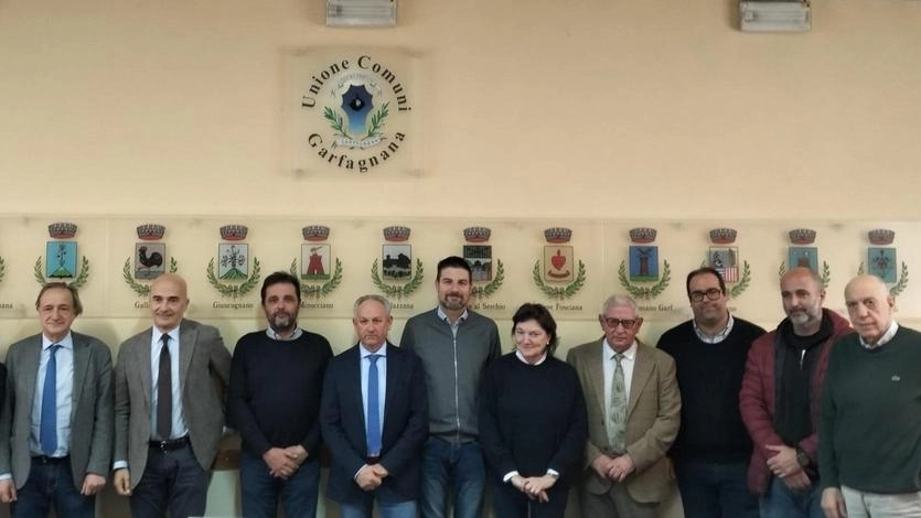 Il nuovo Consiglio dell'Unione Comuni Garfagnana, presieduto da Raffaella Mariani, si prepara a affrontare sfide come la transizione verde e la crisi demografica, puntando sulla collaborazione tra i Comuni per il benessere delle comunità locali.