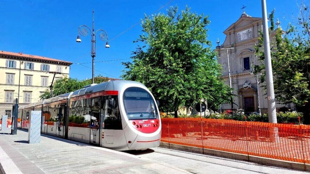 Tramvia, continua l’asfaltatura notturna in via Mannelli