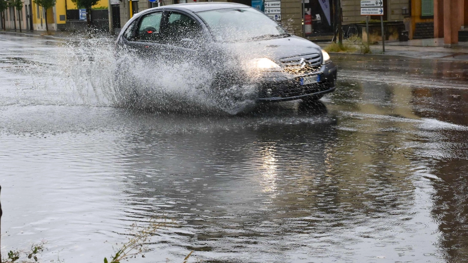 Pistoia e Valdinievole ’sfiorate’. Ma sono tornati paura e allagamenti. Auto nel torrente Bollacchione