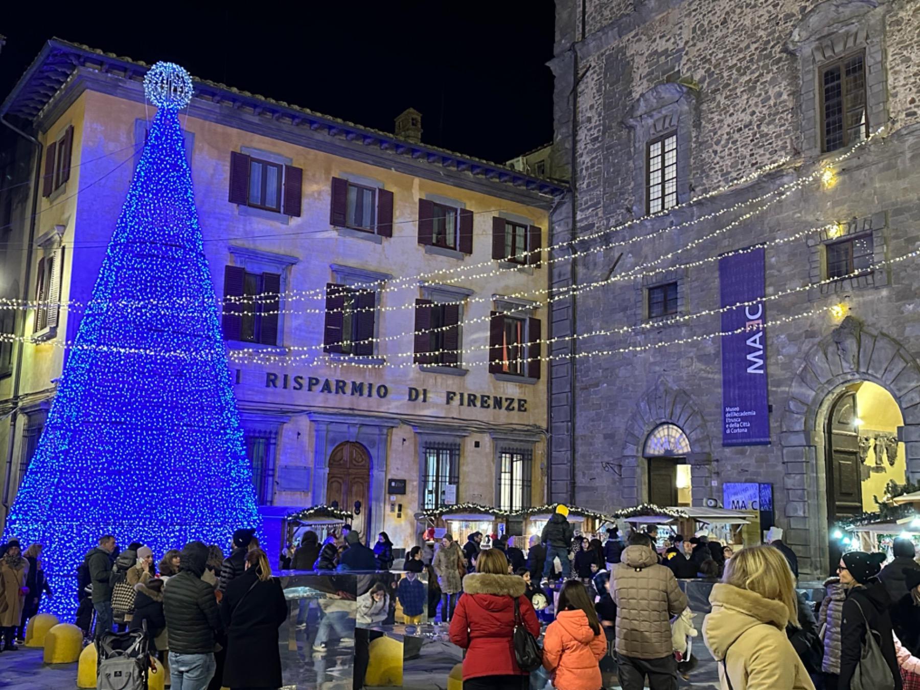 Cortona, giocattoli d’epoca e modellini protagonisti del secondo weekend di Natale di Stelle