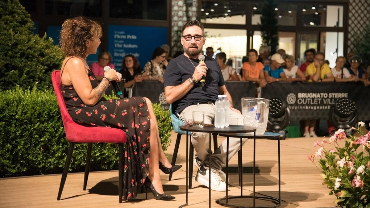 Due momenti della serata con i Tiromancino al Brugnato 5Terre Outlet Village