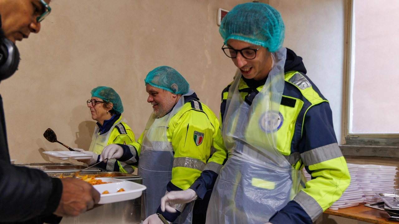 Aggiungi un posto a tavola. Oltre 80 al centro Sms per il pranzo di solidarietà