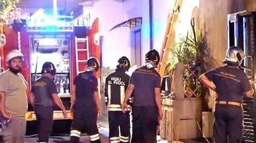 Scoppia l’incendio, casa inagibile