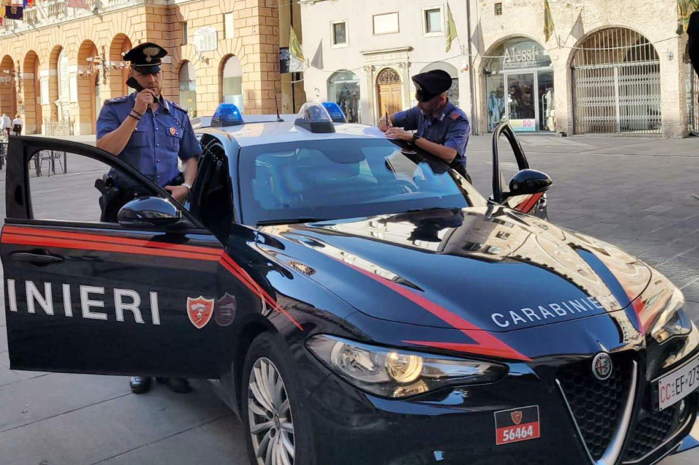 Torna la truffa dell’incidente, si fingono carabiniere e legale: “Signora, suo figlio è nei guai”