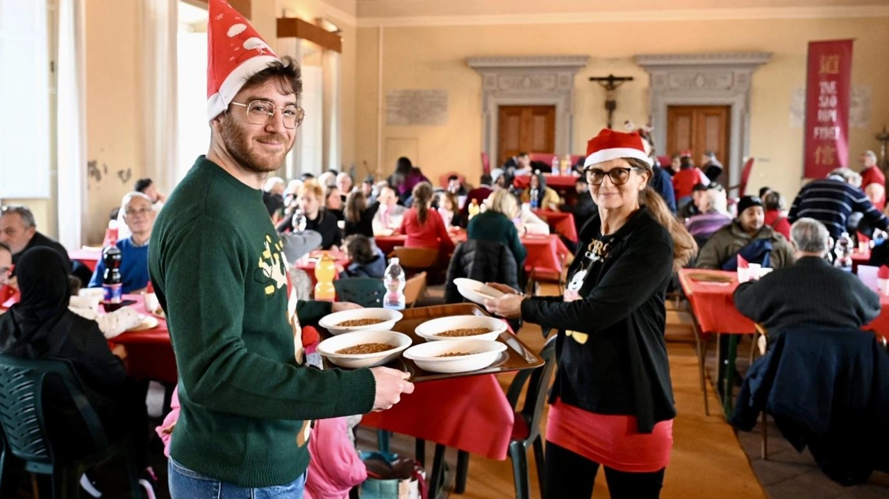 Torna l’iniziativa di solidarietà per rendere le feste un momento di condivisione vero e concreto. A tavola oltre duecento persone. Appello per contribuire all’allestimento e a partecipare all’organizzazione.