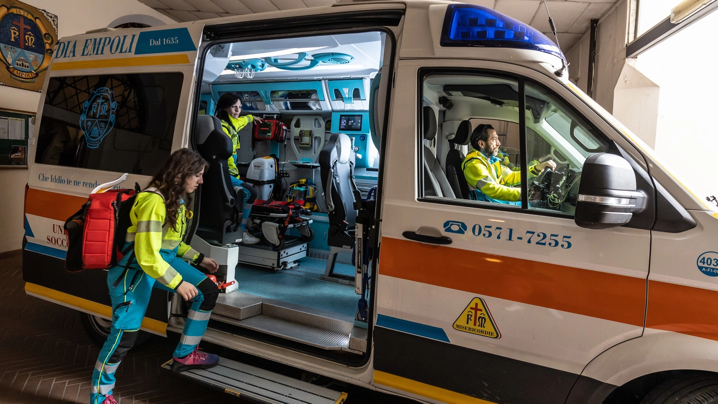 Sul posto è intervenuta un’ambulanza della Misericordia di Pisa (foto di archivio)