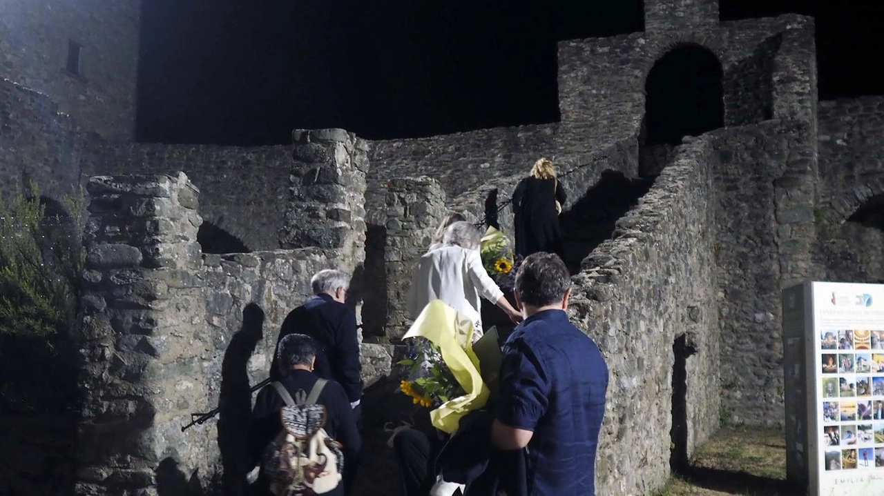 Turisti nel castello del Piagnaro a Pontremoli (foto Pasquali)