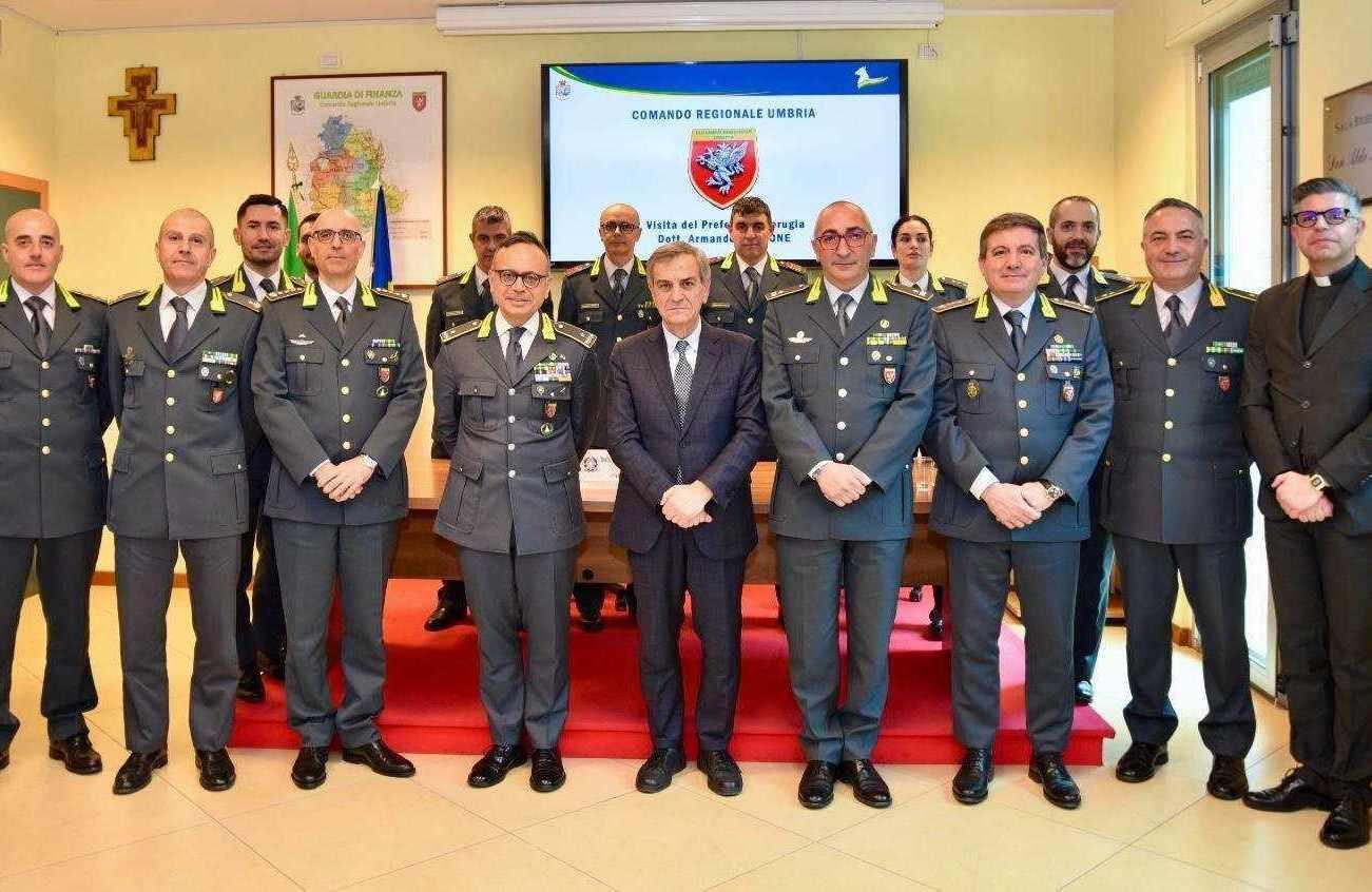 La Guardia di Finanza saluta Armando Gradone