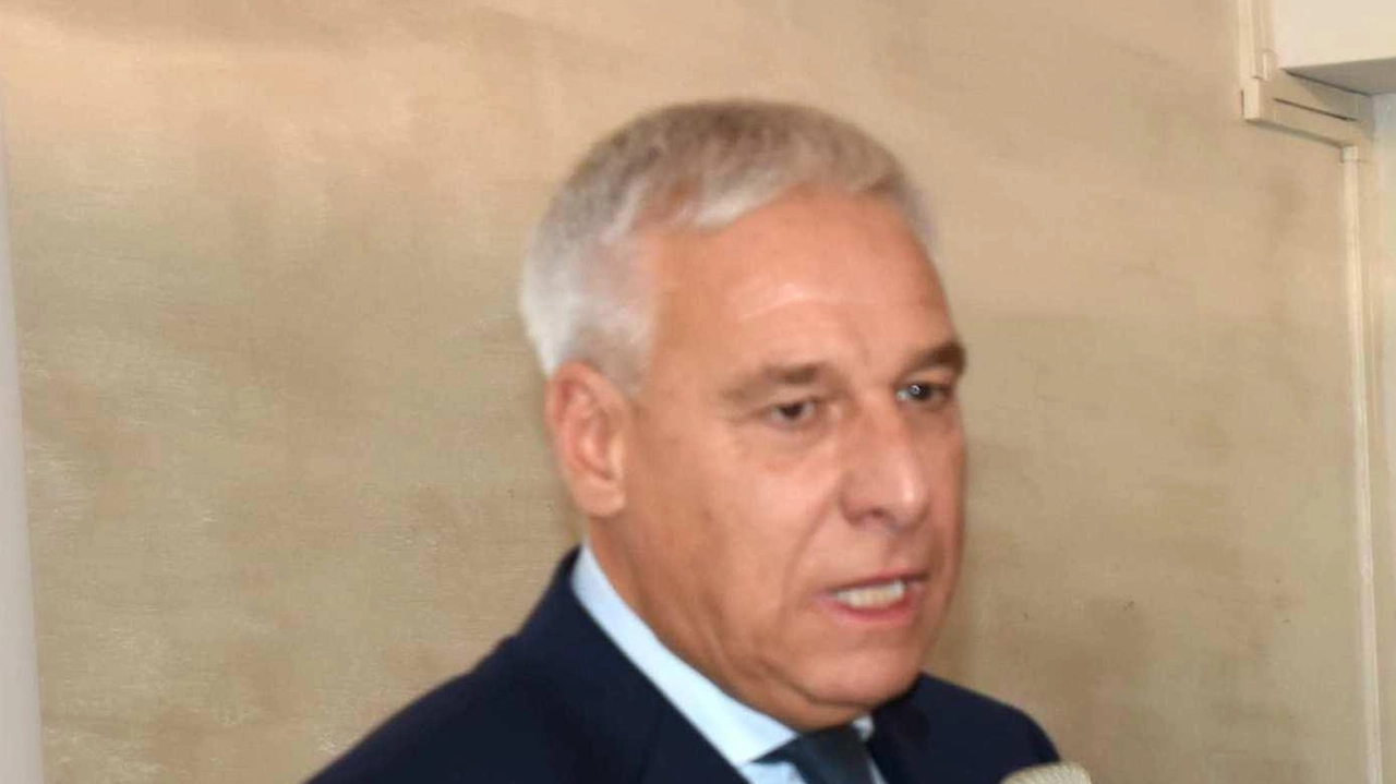 Botta e risposta tra il sindaco di Camaiore Marcello Pierucci, neo presidente della Provincia, e il primo cittadino di Viareggio Giorgio Del Ghingaro