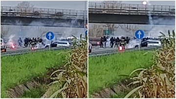 Guerriglia in mezzo all’autostrada: i maxi scontri tra tifosi in Versilia tra le auto