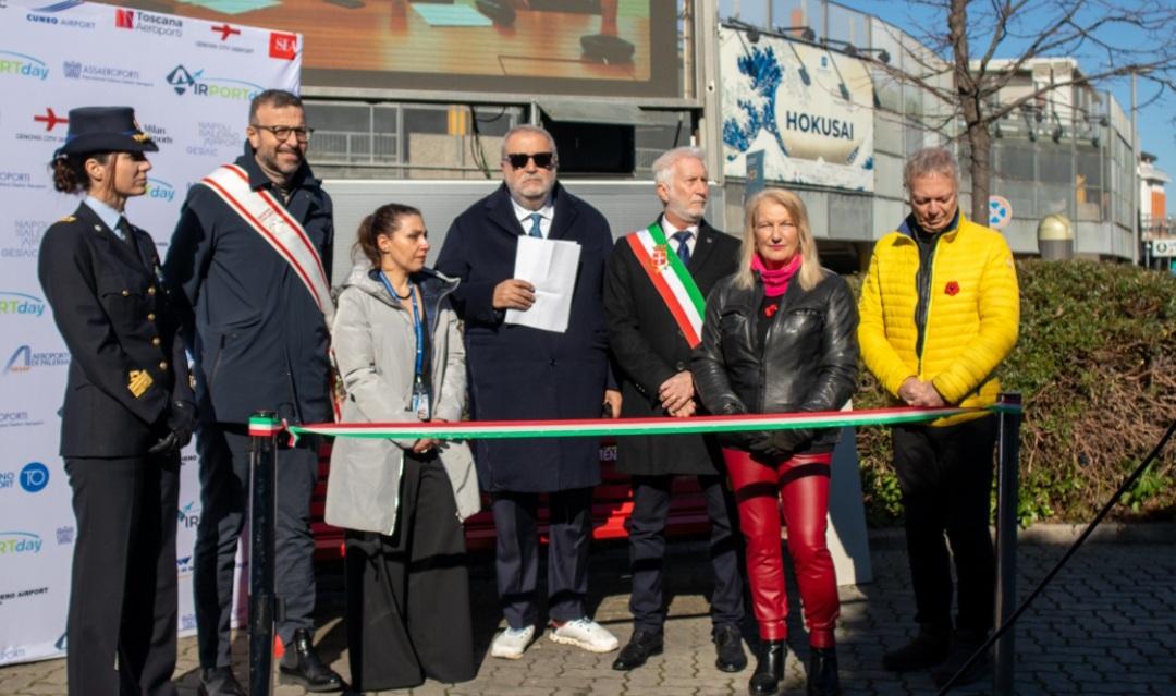 Pisa, inaugurata una panchina rossa all’aeroporto