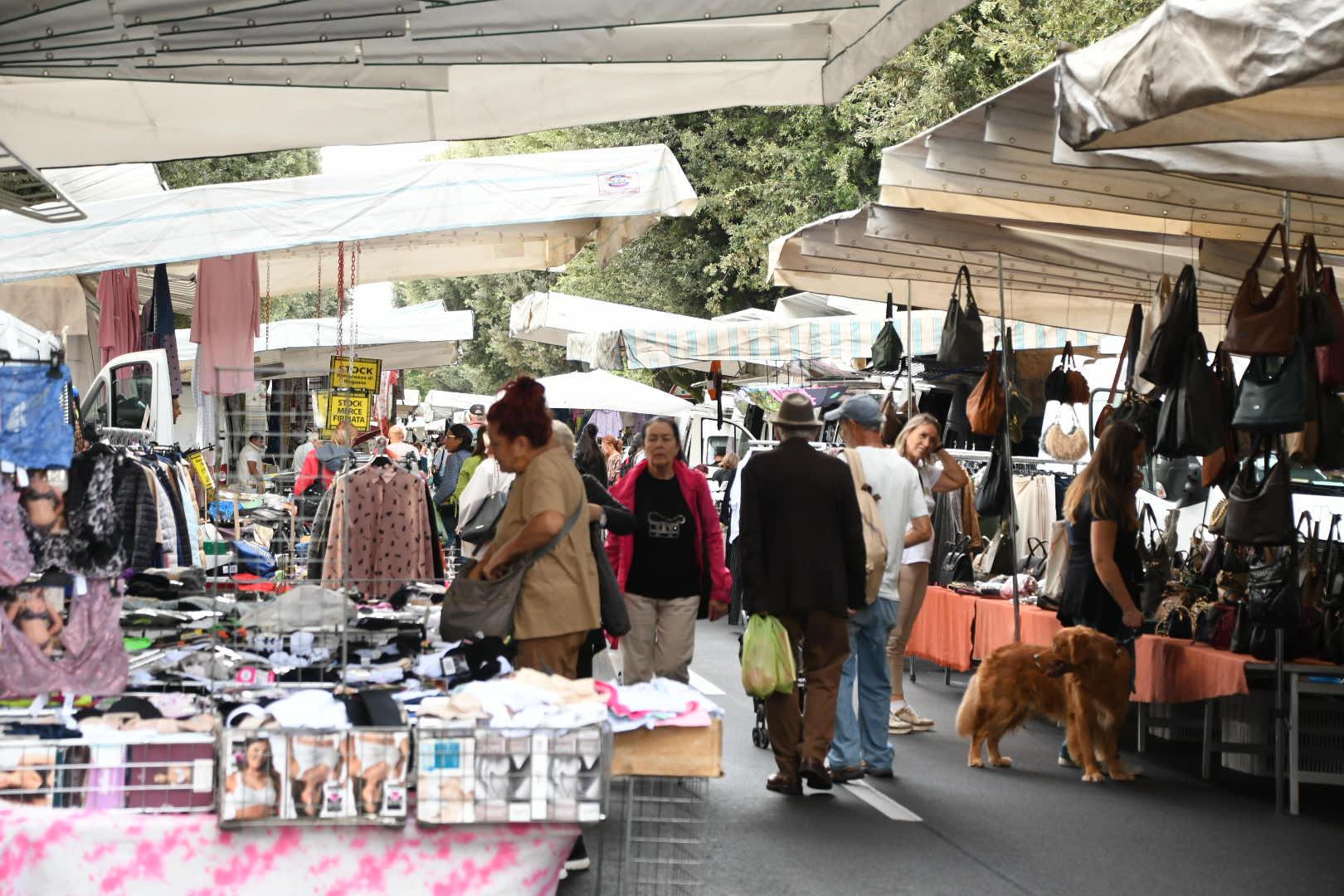 Mercati e fiere in crisi, il grido degli ambulanti: “Licenze riconsegnate”