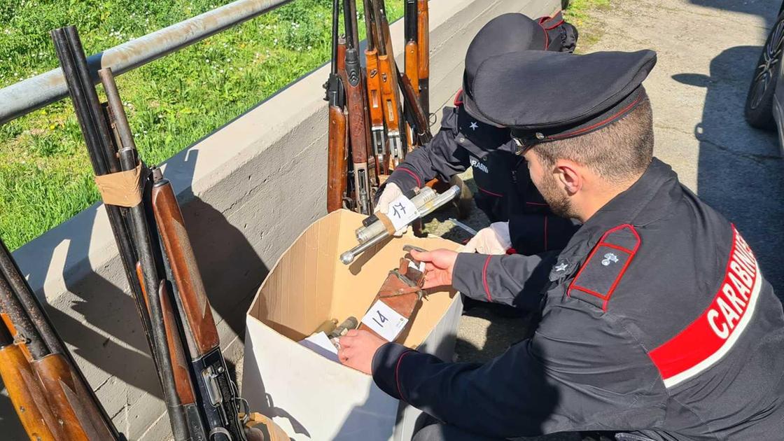 Carabinieri, distrutto un arsenale. Erano ben 320 armi sequestrate