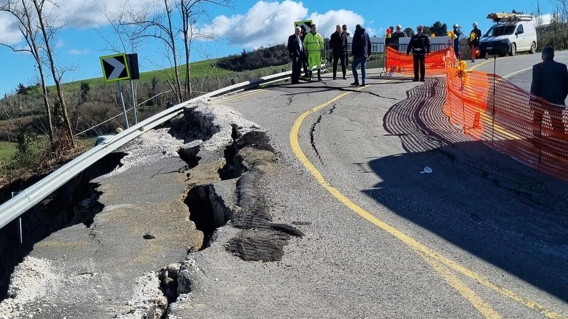 La strada 68 è stata chiusa per motivi di sicurezza. Preoccupazione dei residenti e di chi utilizza l’arteria ogni giorno