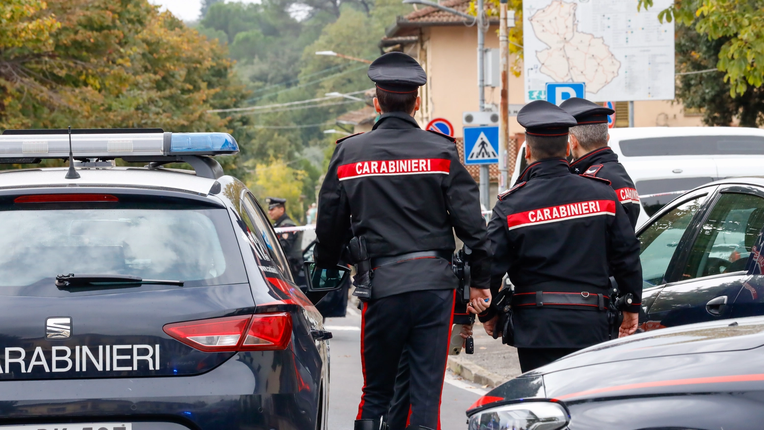 I Carabinieri lo individuano e lo denunciano per furto aggravato