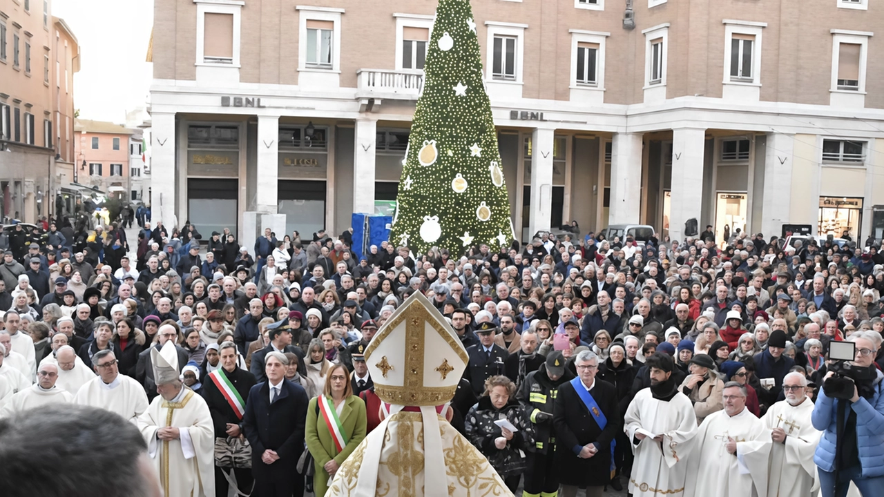 Molti i grossetani che hanno voluto partecipare all’attesa celebrazione