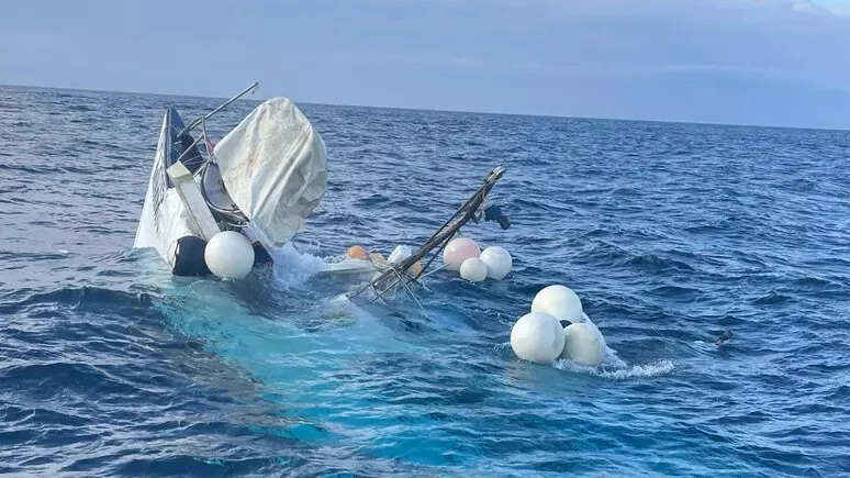 Il peschereccio affondato (Foto Ansa)