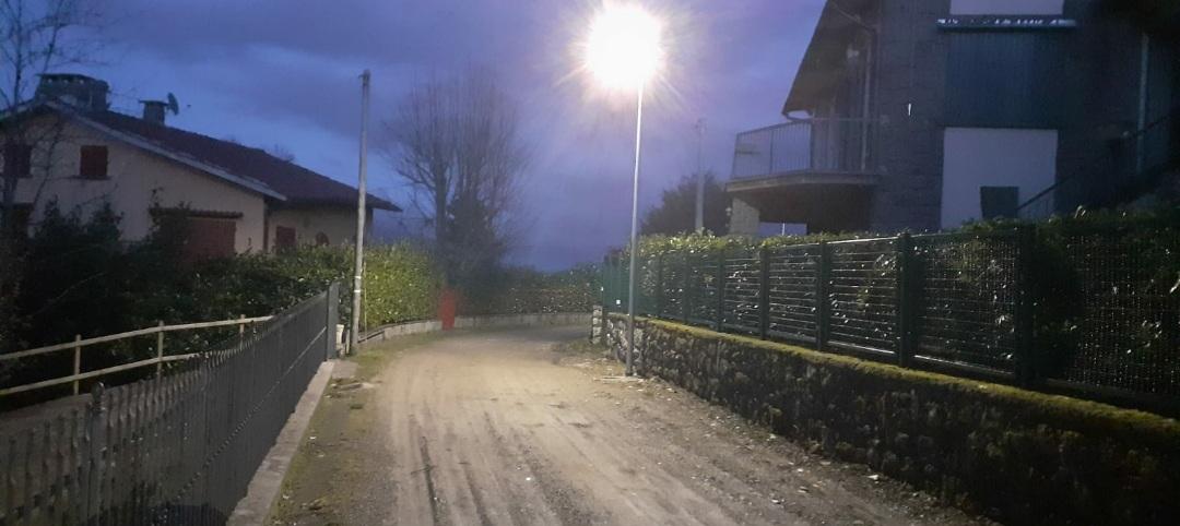 Tre anni per ottenere 6 pali della luce sul Passo della Consuma. “Via Poggio Tesoro illuminata: un sogno realizzato”