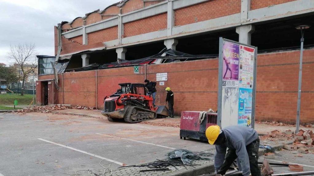 Venerdì la consegna agli Shoemakers della struttura gravemente colpita due anni fa dalle raffiche vento. L’annuncio fatto dal sindaco De Caro.