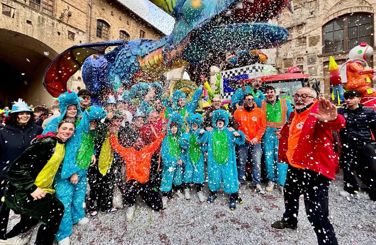 San Gimignano: Carnevale al top. Bambini protagonisti in campo e poi come ‘giudici’ della sfilata