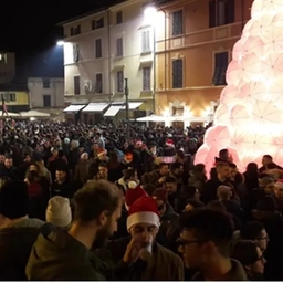 Torna la Camel Ponce night a Pietrasanta. Il sindaco: “Siate tutti responsabili”