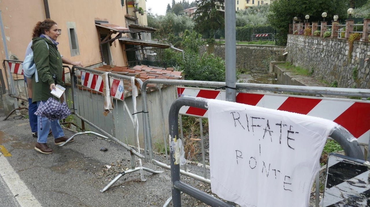 Il ponticino sulla Bardena ancora senza sponde (foto Attalmi)