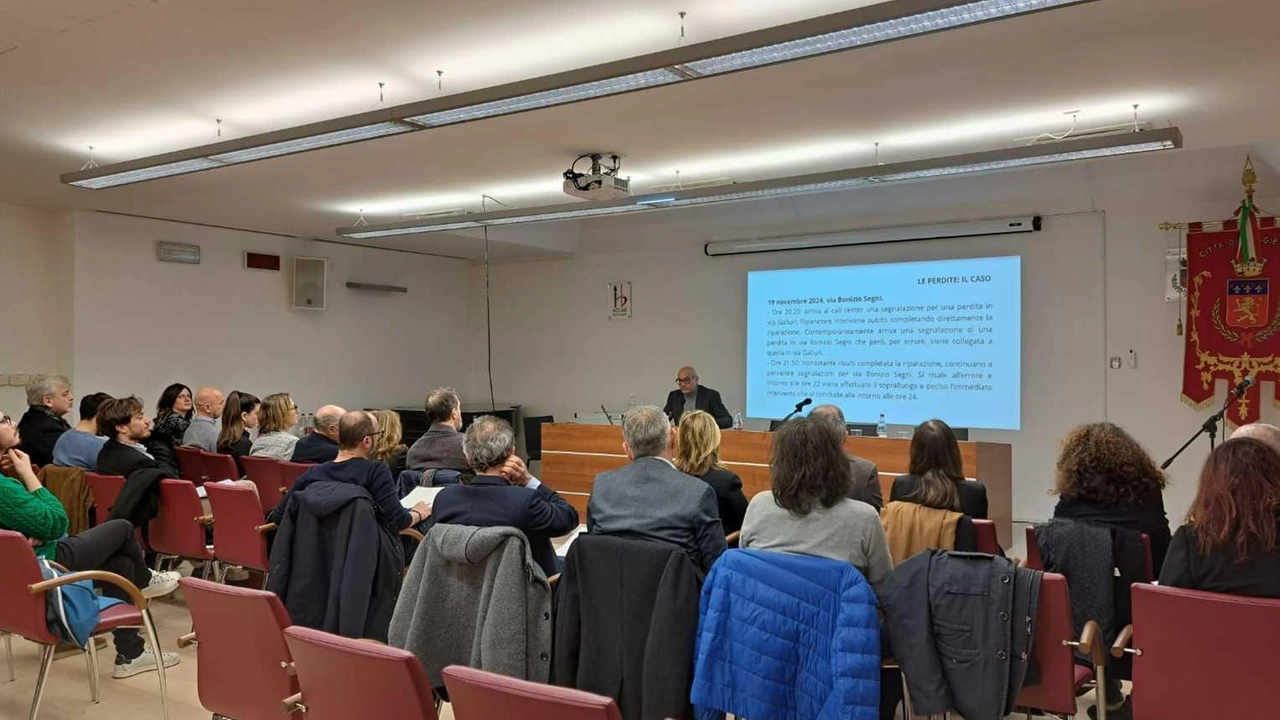 Consiglio comunale monotematico nella sala conferenze di Accabì a Poggibonsi