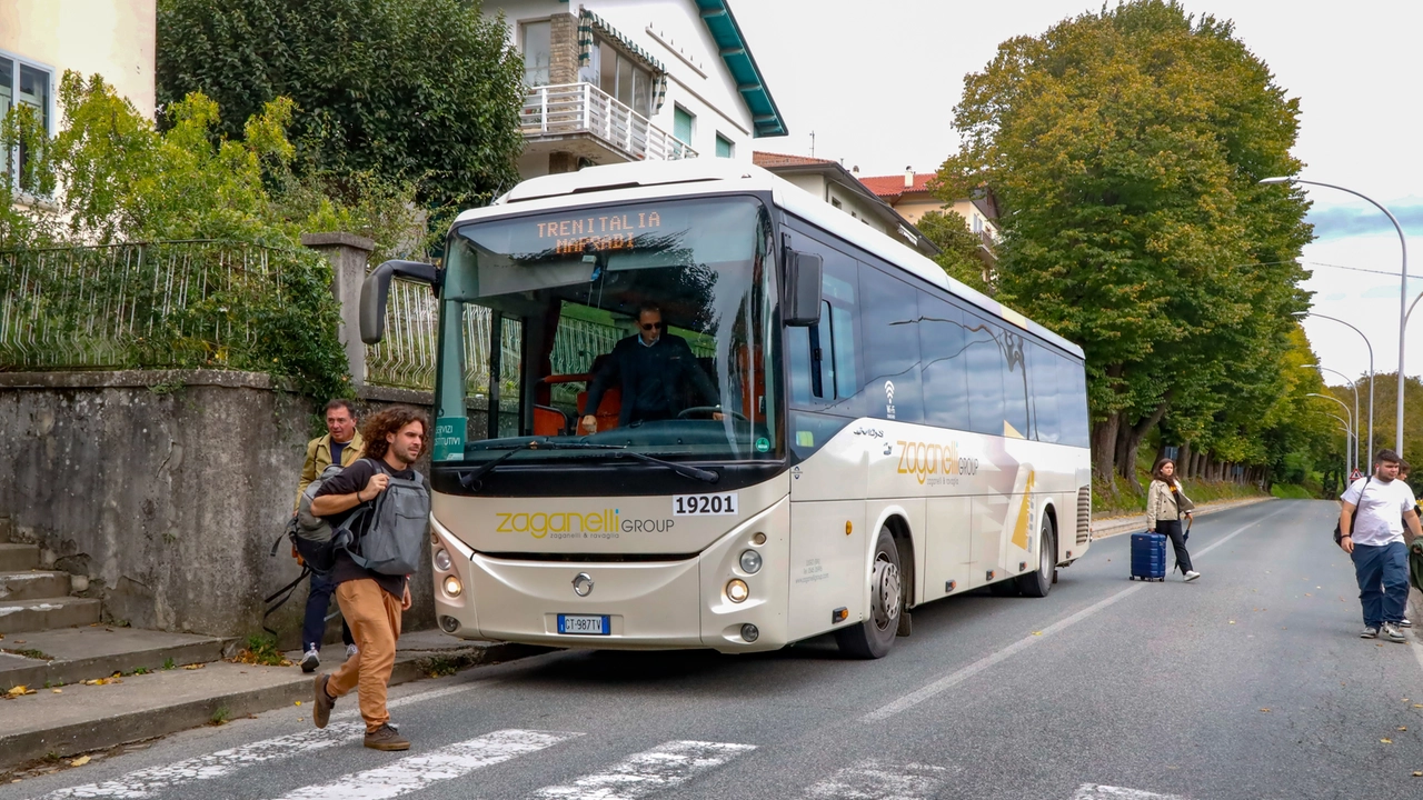 Faentina, uno dei bus sostitutivi per i pendolari (Germogli)