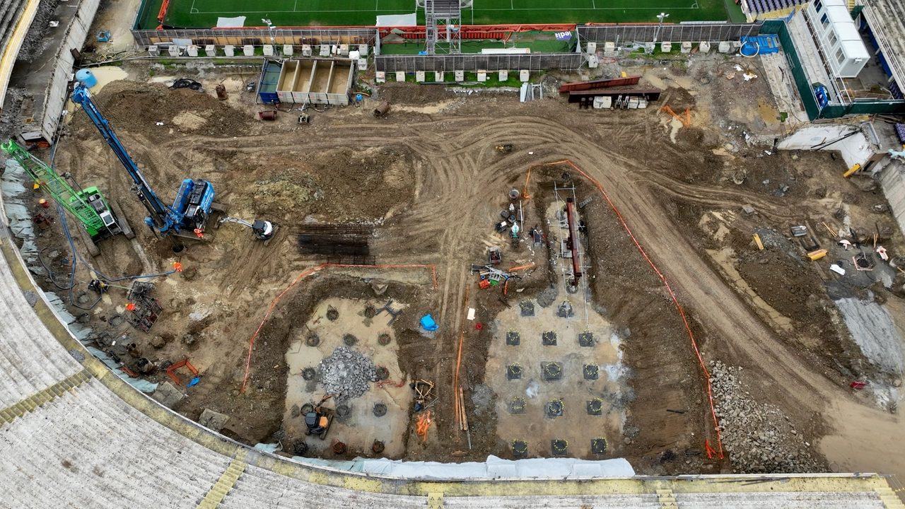 Una vista aerea relativa alle ultime 48 ore dei lavori realizzati nell’area della curva Fiesole. Sono visibili le palificazioni in corso e parte dell’area di cantiere. Le foto sono state scattate da Jacopo Bianchi, fotografo pilota certificato