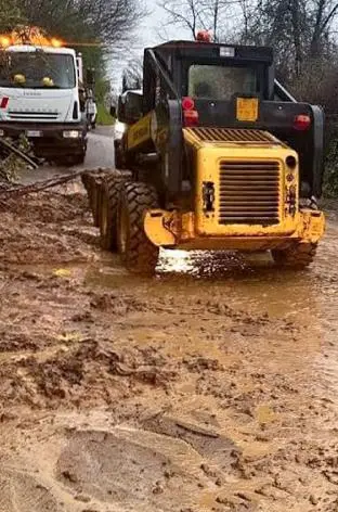 La frana in Mugello fa scoprire una discarica