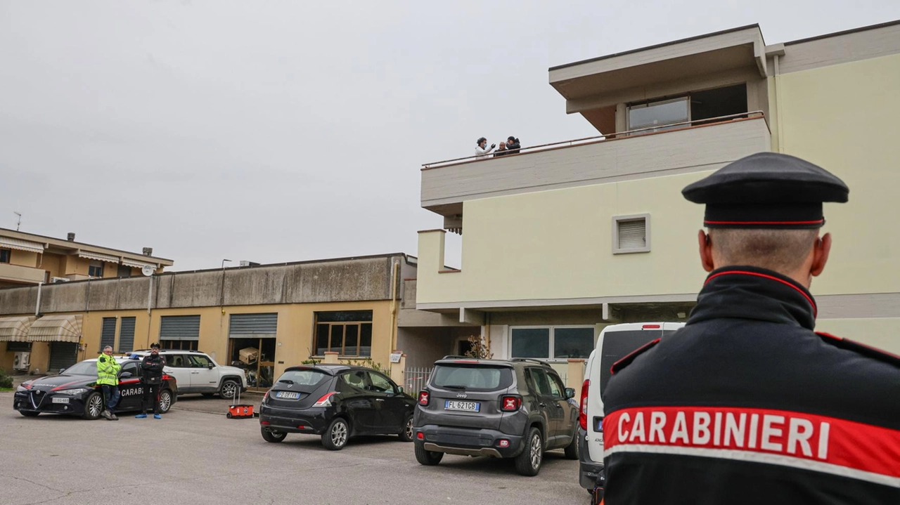 La palazzina a Rufina dove abita la famiglia Innocenti. Il tentativo di suicidio è avvenuto dal balcone al secondo piano