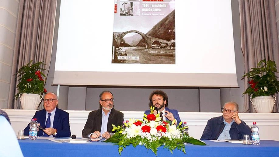 Un momento della presentazione del nuovo libro di Gabriele Brunini «Prima della libertà. 1944: i mesi della grande paura» (foto Borghesi)