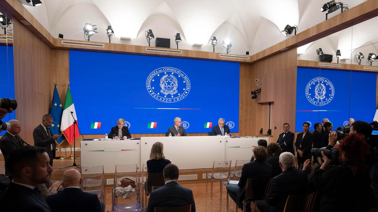 Un momento della conferenza stampa al termine del Consiglio dei ministri, Roma, 02 ottobre 2024. ANSS/ UFFICIO STAMPA PALAZZO CHIGI/ FILIPPO ATTILI +++ ANSA PROVIDES ACCESS TO THIS HANDOUT PHOTO TO BE USED SOLELY TO ILLUSTRATE NEWS REPORTING OR COMMENTARY ON THE FACTS OR EVENTS DEPICTED IN THIS IMAGE; NO ARCHIVING; NO LICENSING +++ NPK