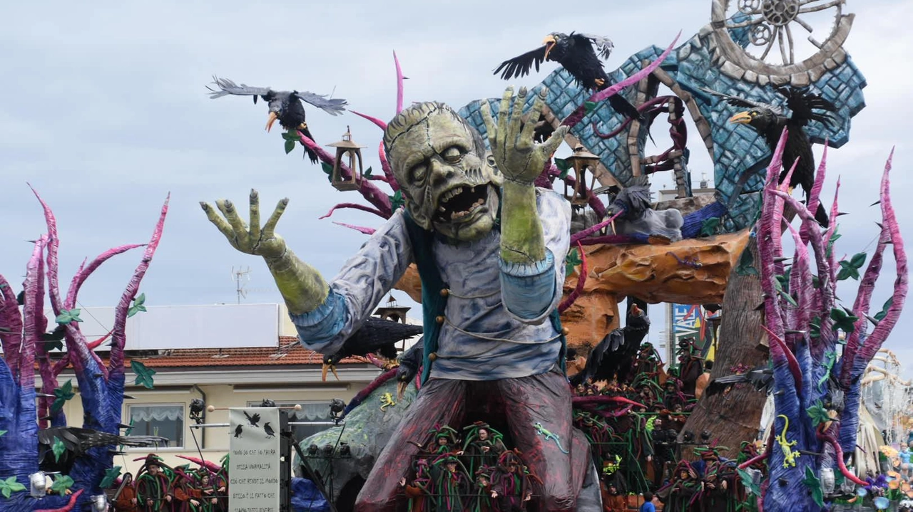 Carnevale di Viareggio, ecco i carri (Foto Umicini)