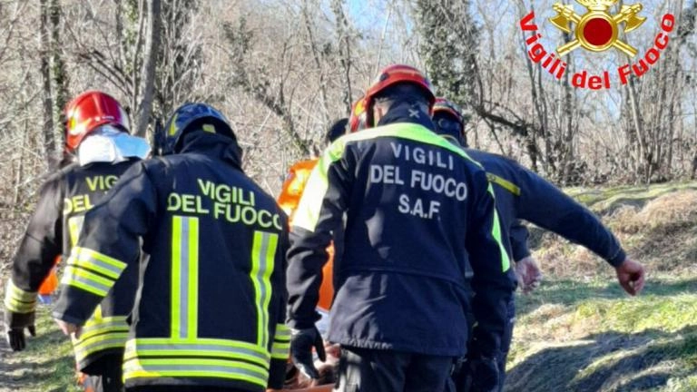 Muore a 38 anni alla battuta di caccia. Il padre colto da malore durante i soccorsi