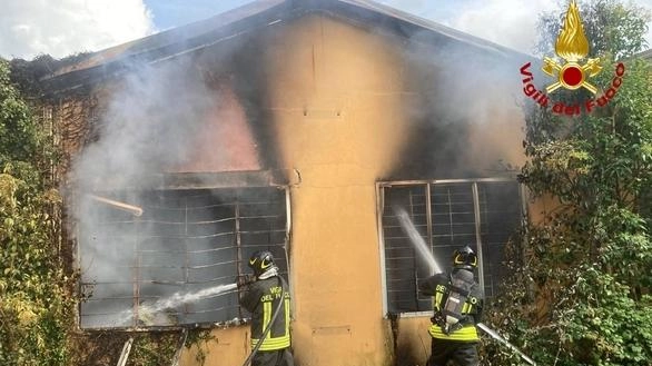 I vigili del fuoco del comando di Lucca sono intervenuti ieri pomeriggio a partire dalle 14.25 per estinguere un incendio...