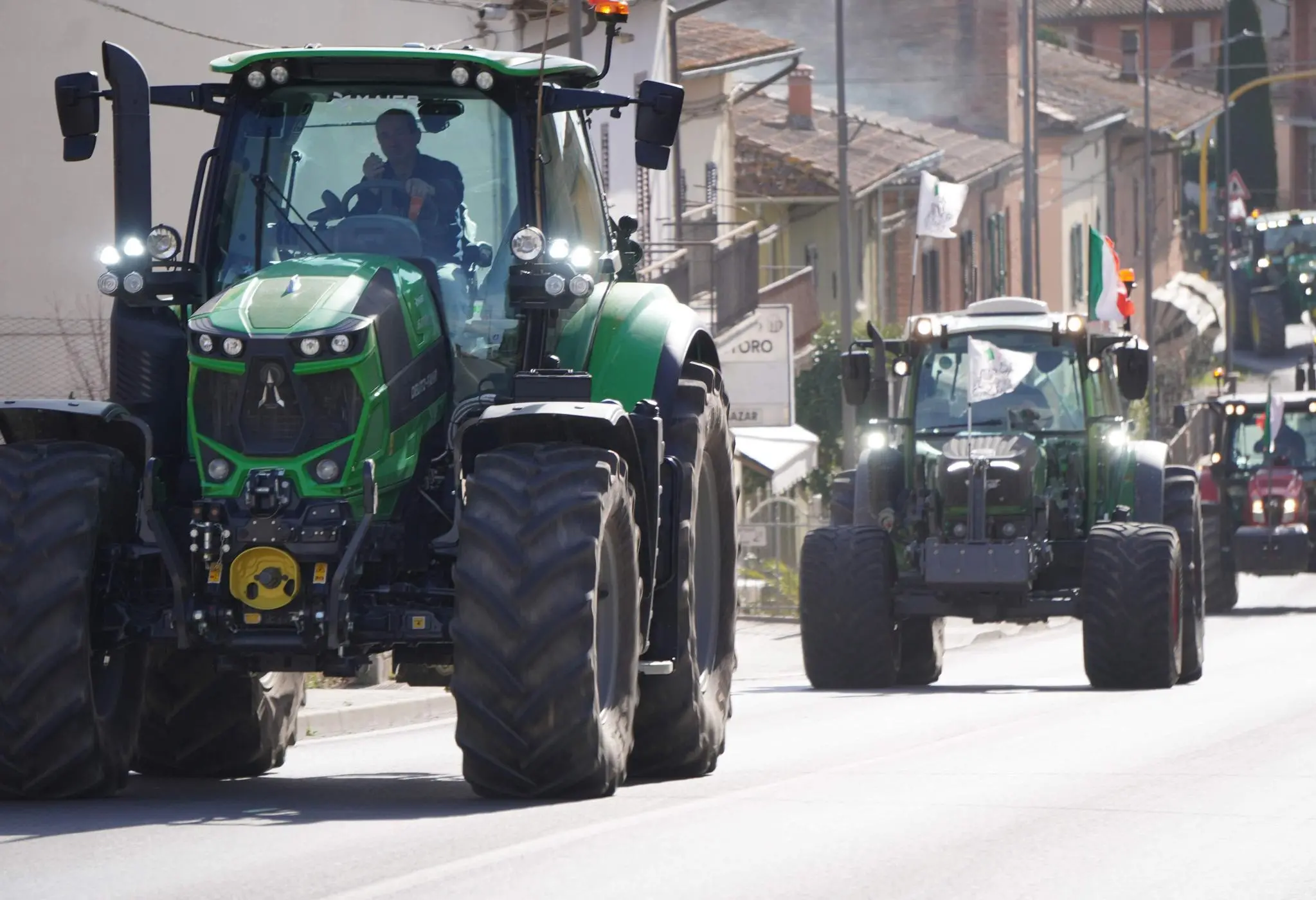 Gli agricoltori in marcia . I trattori verso Firenze