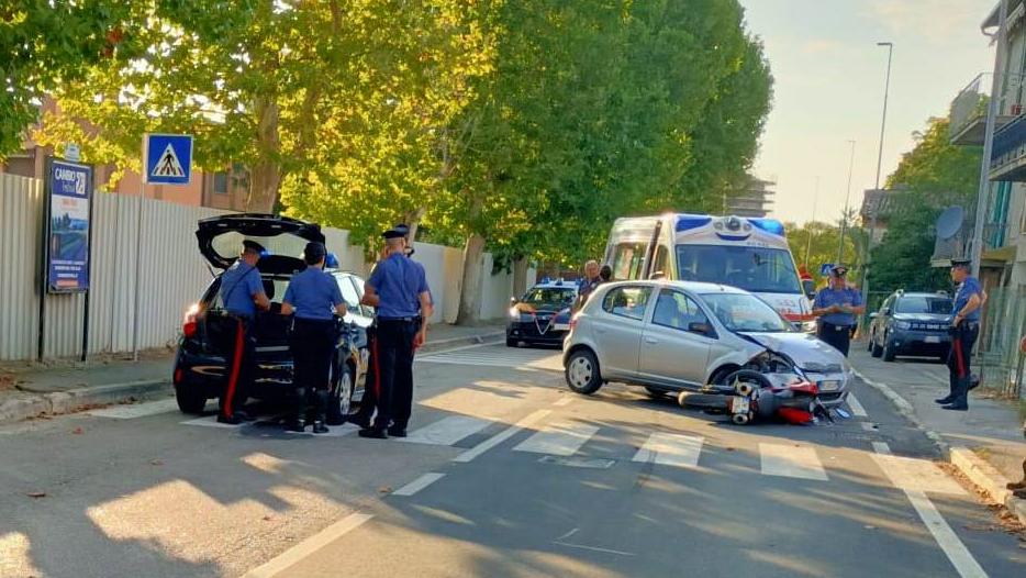 Muore nello schianto a 53 anni, il figlio passa per caso e riconosce la moto del padre