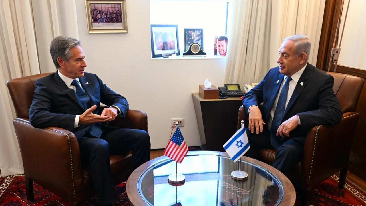 Il segretario di Stato Usa, Antony Blinken, con Benjamin Netanyahu a Gerusalemme