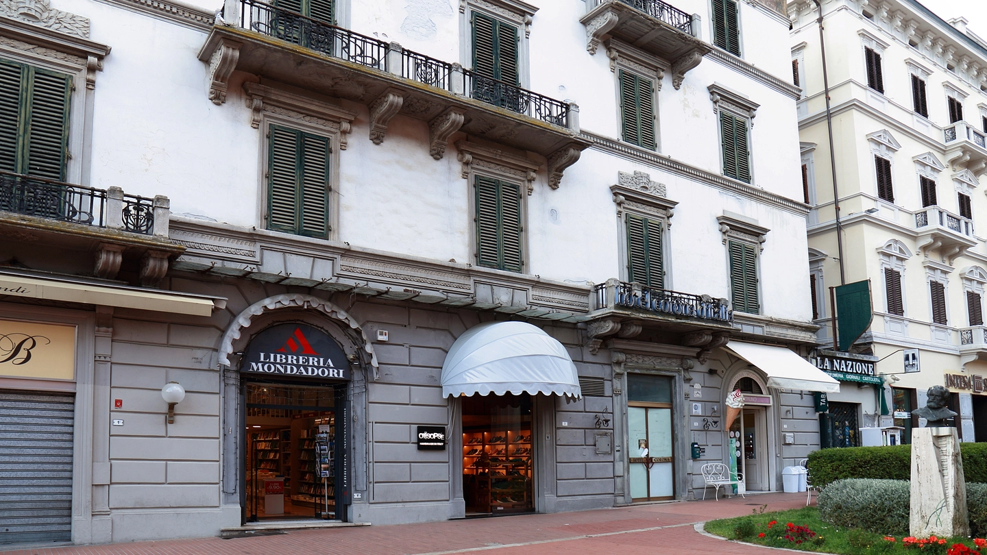 La facciata in viale Verdi dell’ex Hotel Corona d’Italia (Goiorani)