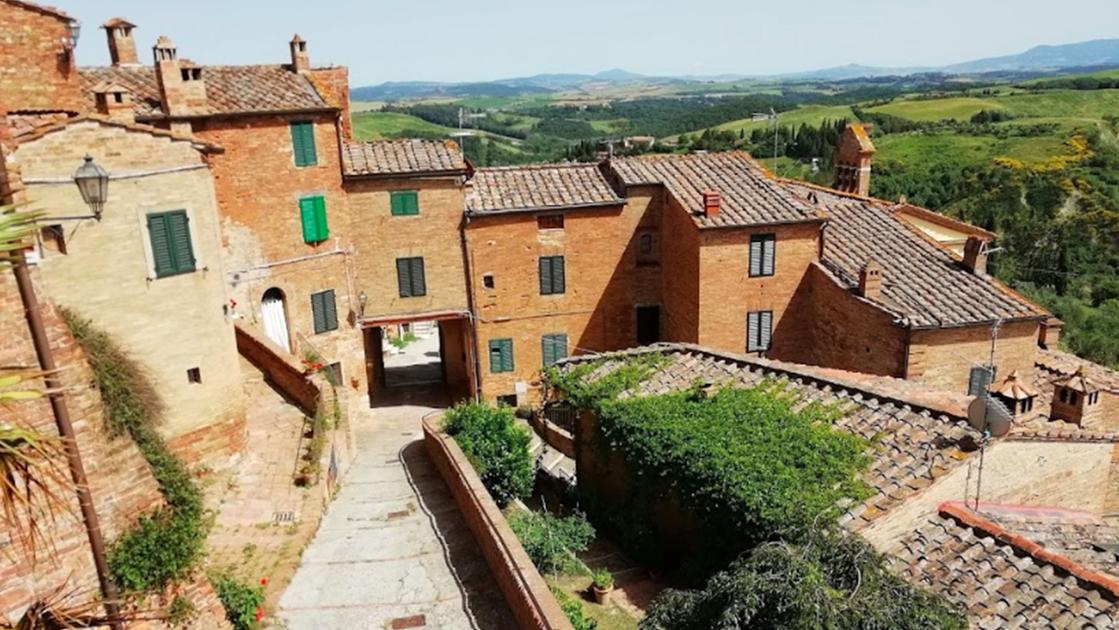 Due miliardari canadesi fanno rinascere un borgo dimenticato: case e poderi diventeranno residenze per artisti