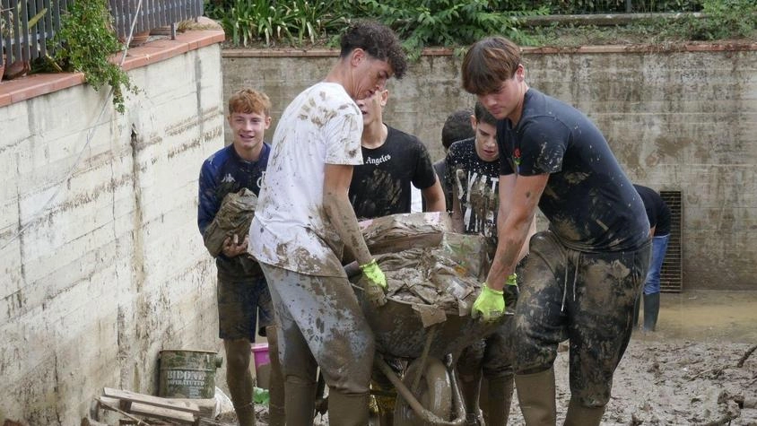 Comune, vertice fiume. E i cittadini pensano  a una soluzione fai da te