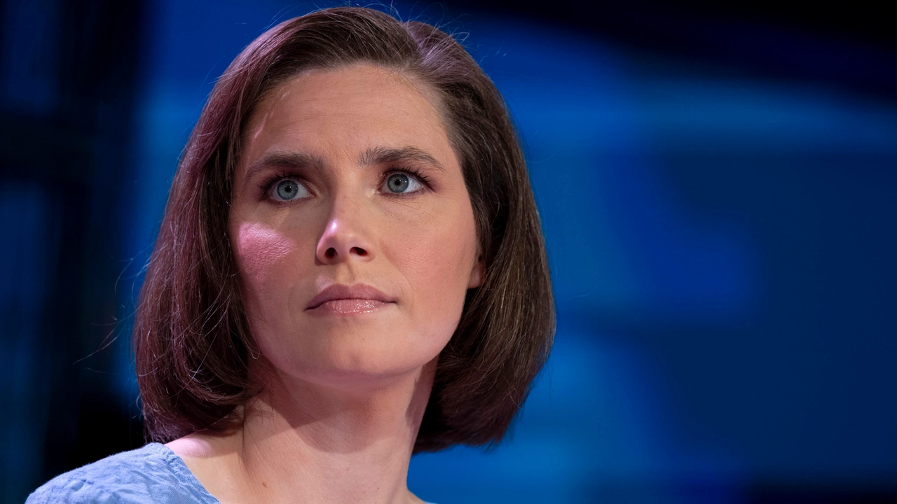 Amanda Knox ospite nel programma televisivo Cinque minuti condotto da Bruno Vespa (Foto Ansa)