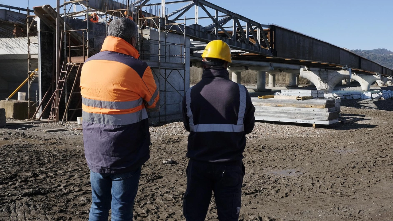 Il viadotto destinato a collegare Ceparana e Santo Stefano Magra. Mancano i denari per la realizzazione del secondo lotto