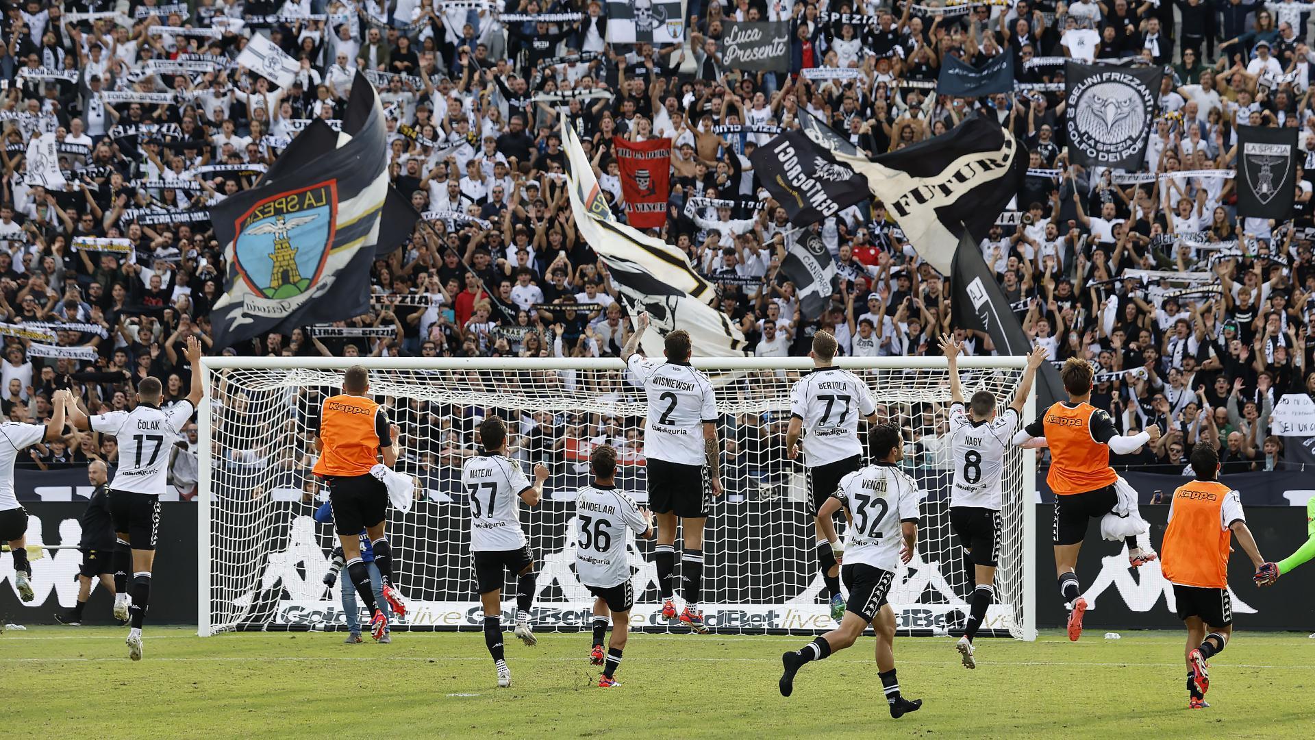 Il logo dello Spezia calcio alla fase finale: la gente può votare il preferito