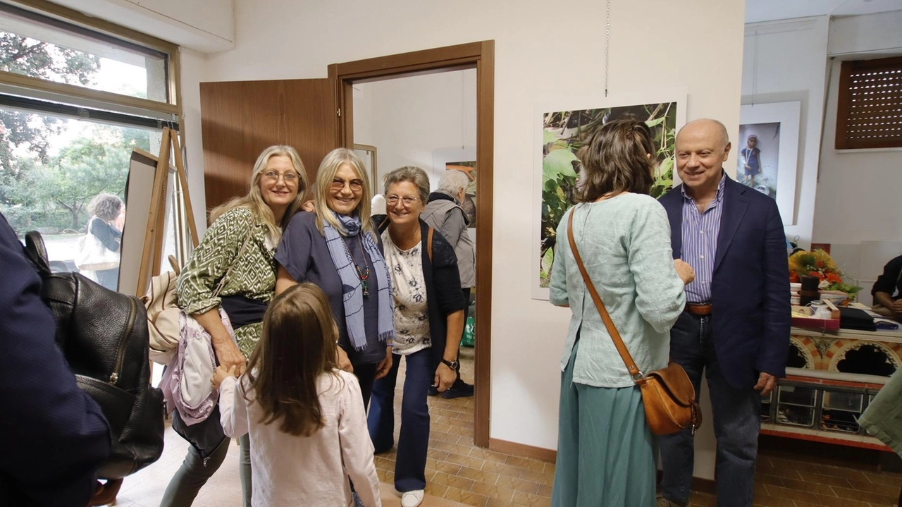 "Ringrazio di cuore quanti sono stati presenti all’inaugurazione della mostra ’Incontri’ allestita nella sede di ’Spazio Libero’ di Albinia"....