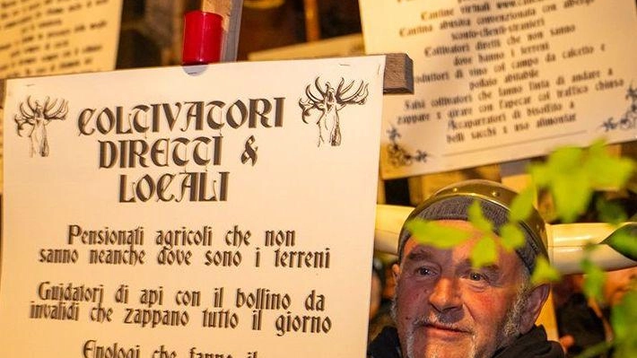 Tradizione e goliardia  nella celebre Festa dei Becchi a Monterosso