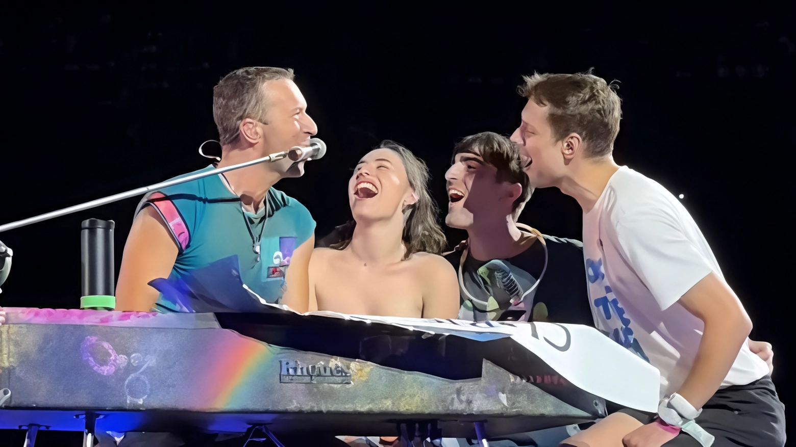 Sul palco con i Coldplay. Il sogno di due toscani si fa realtà all’Olimpico