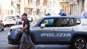 Un controllo della polizia a Pisa